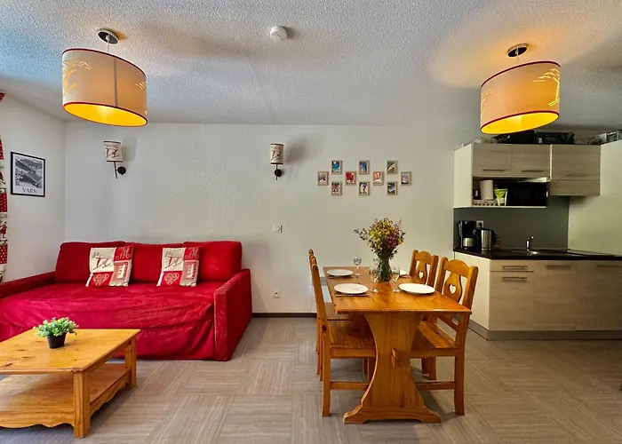 Appartement Vars Sur Les Pistes De Ski Avec Piscine