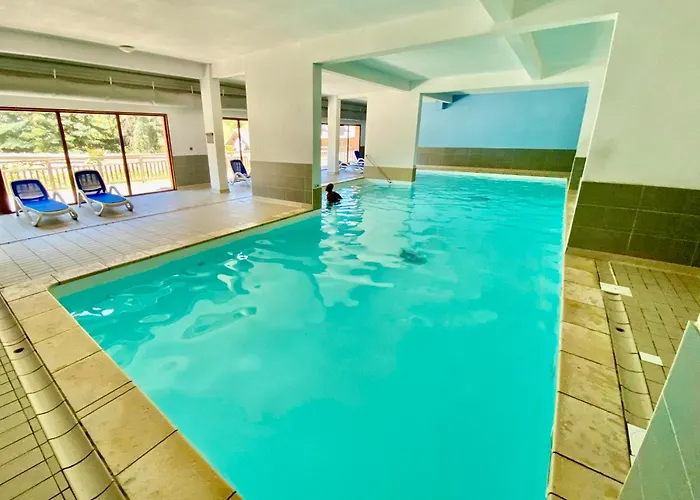 Appartement Vars Sur Les Pistes De Ski Avec Piscine