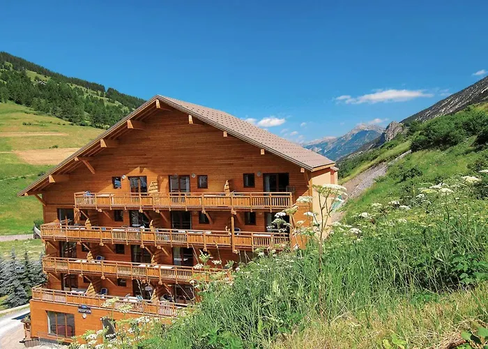 Appartement Vars Sur Les Pistes De Ski Avec Piscine